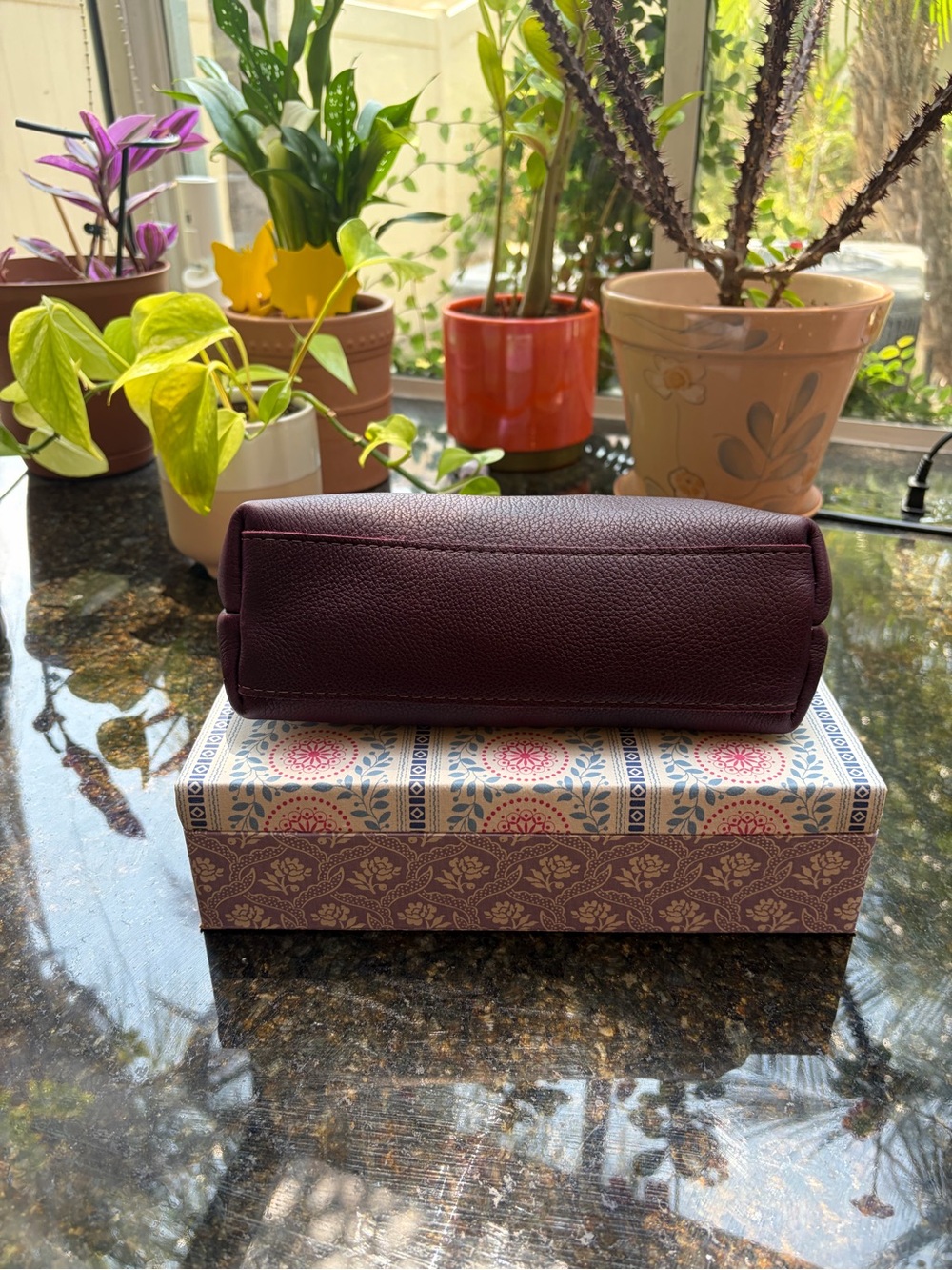 Portland Leather Plum Famed Frame Pouch - Picture 4 of 9